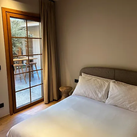 Faces & Places Boutique فندق تيرانا
