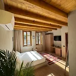 Faces & Places Boutique 3*