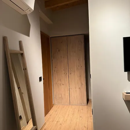Faces & Places Boutique מלון טיראנה