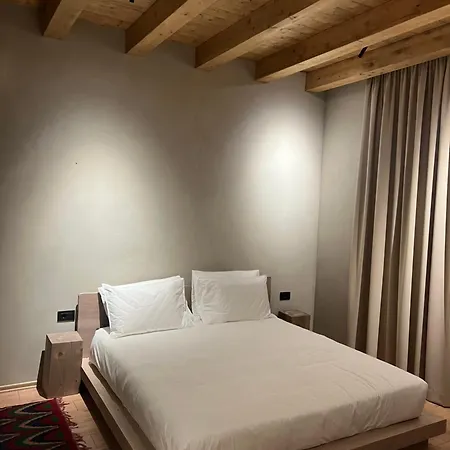 Faces & Places Boutique מלון 4*